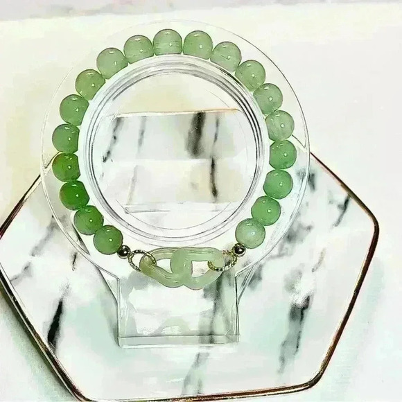 Two Hearts Beaded Bracelet in Beautiful Green - Picture 2 of 5